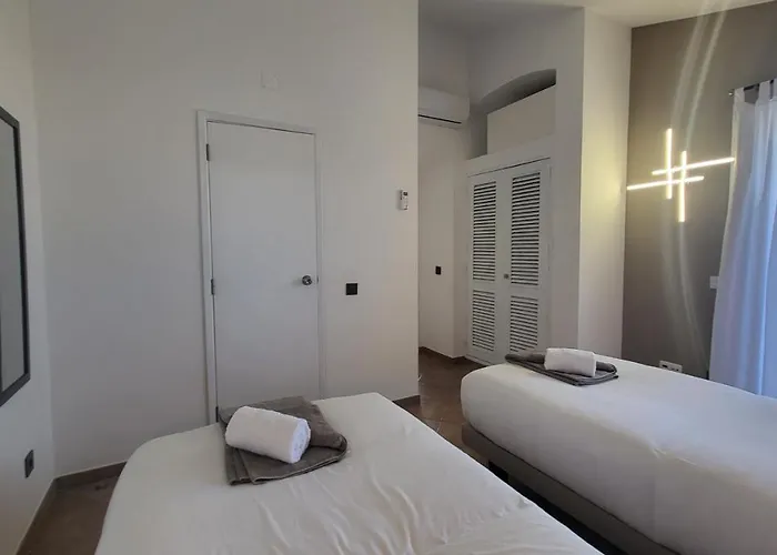 Oura V2 Jacaranda Villa