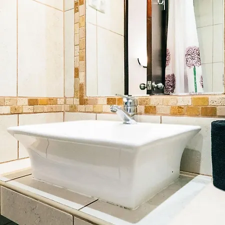 Oura V2 Jacaranda Villa