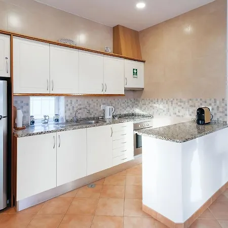 Oura V2 Jacaranda Villa *